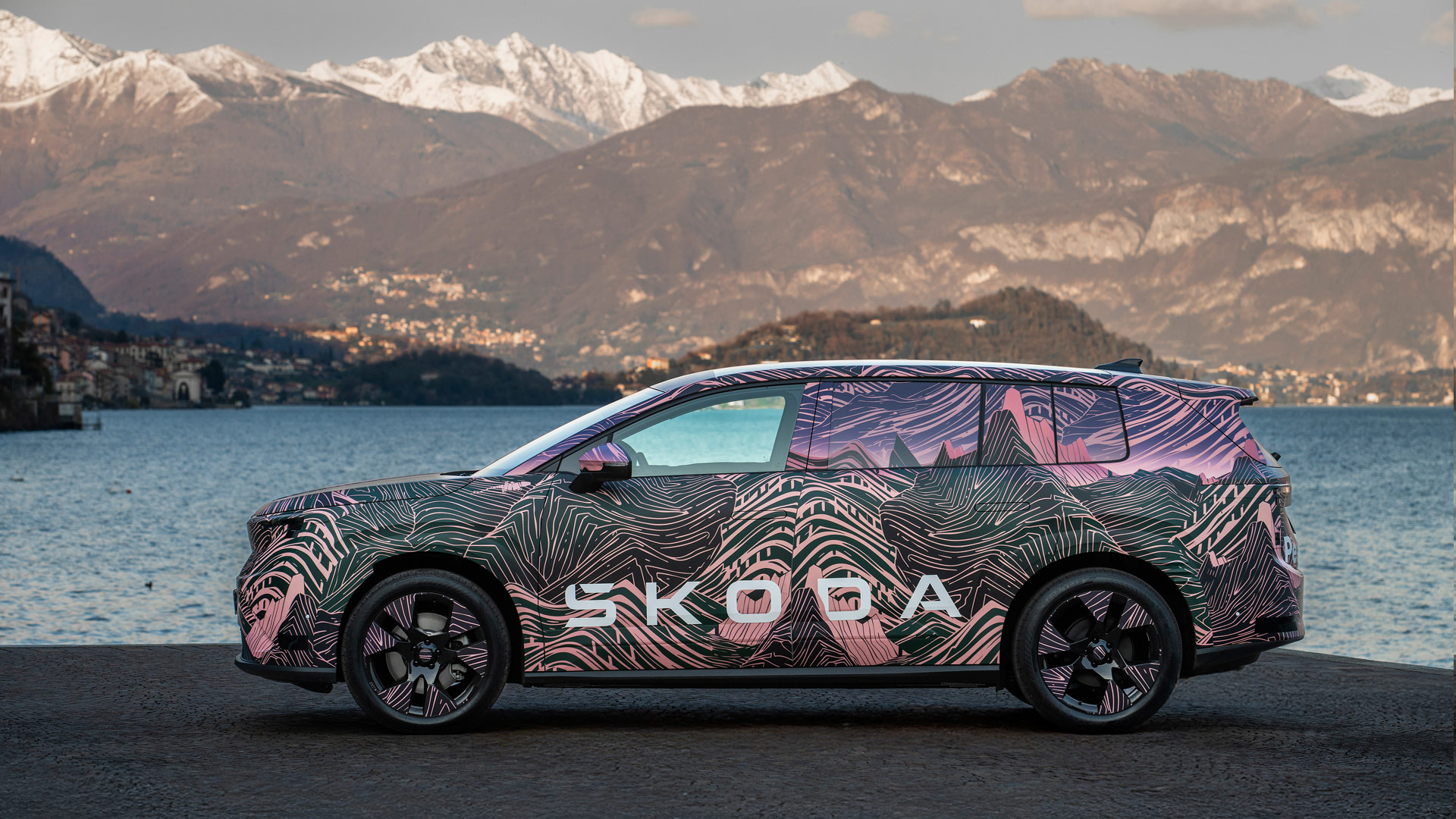 Škoda PEAQ vor Wasser