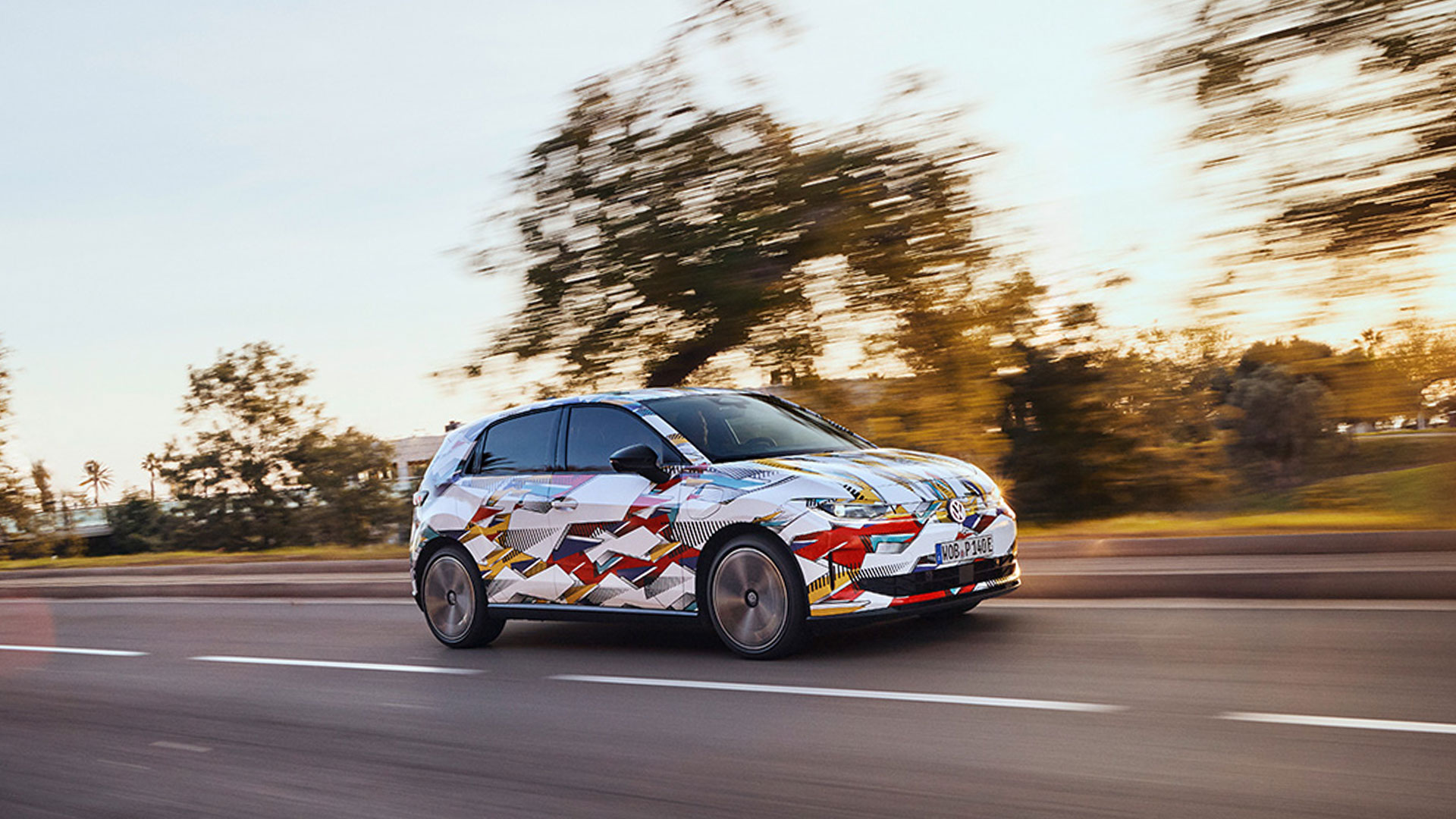 ID. Polo fährt auf Landstraße